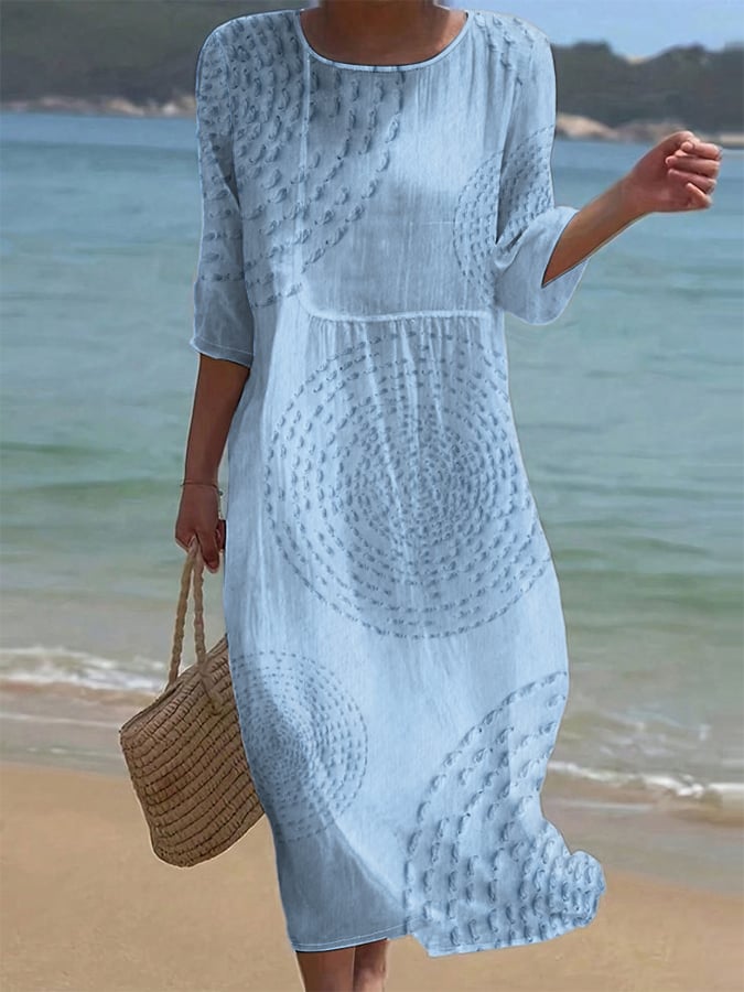 Robe décontractée brodée pour femme.
