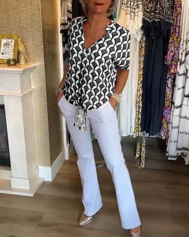 Amelia – Flowy Form Blouse