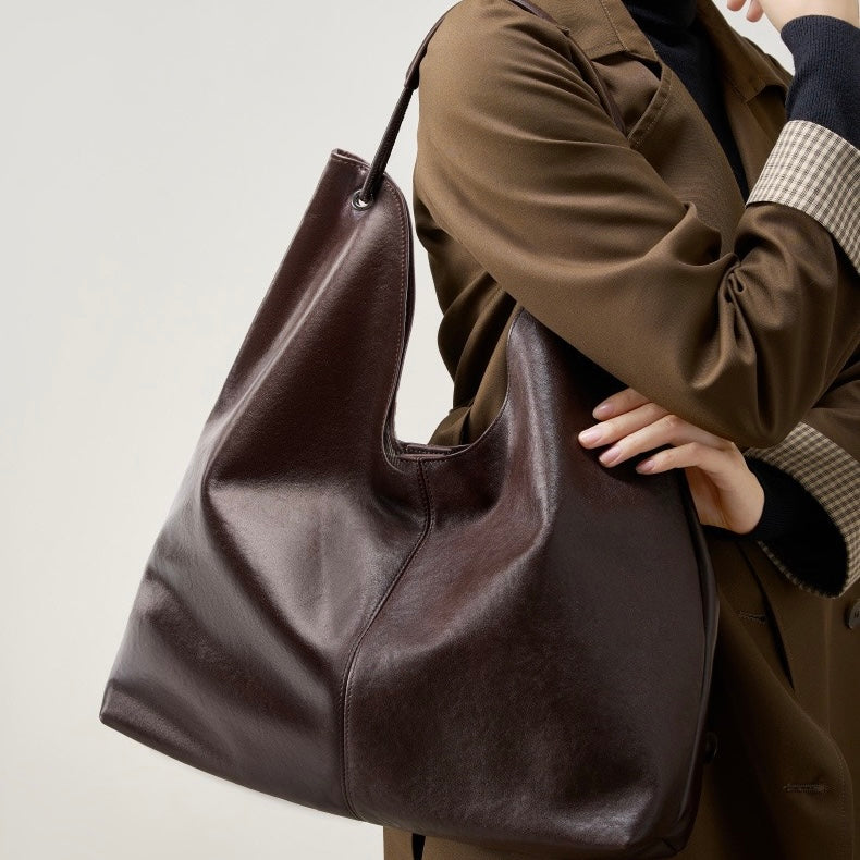 Nóvia | Minimalist Leather Tote Bag