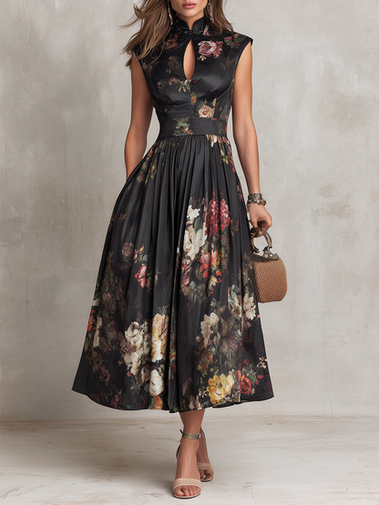 Violetta - Robe Midi Noire en Satin Plissé avec Motif Floral et Décolleté en Fente