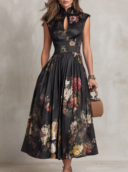 Violetta - Robe Midi Noire en Satin Plissé avec Motif Floral et Décolleté en Fente