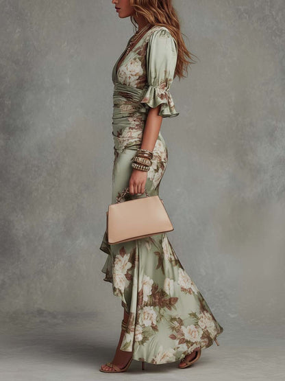 Anna - Robe longue asymétrique en satin vert avec décolleté en V, manches bouffantes évasées et motif floral