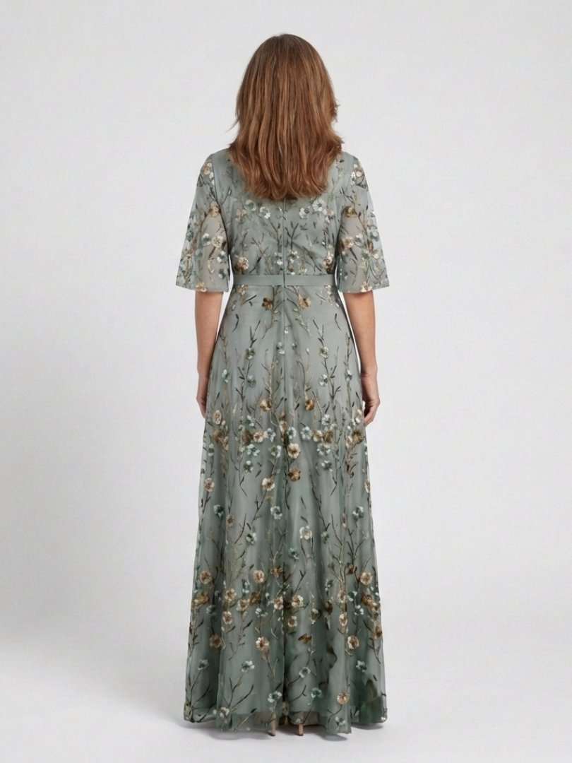 Evadne | Robe maxi à fleurs avec décolleté en V et manches courtes
