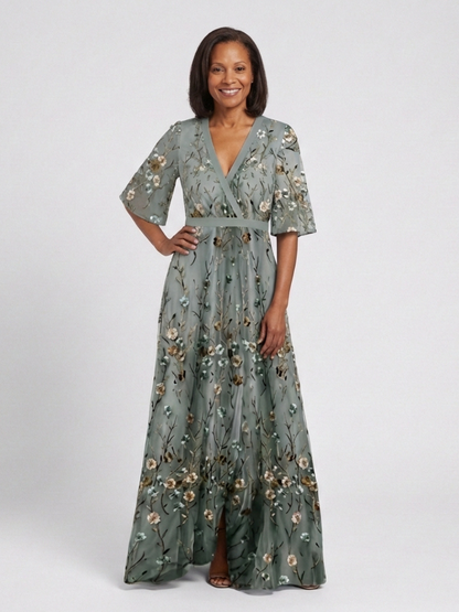 Evadne | Robe maxi à fleurs avec décolleté en V et manches courtes