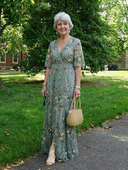 Evadne | Robe maxi à fleurs avec décolleté en V et manches courtes